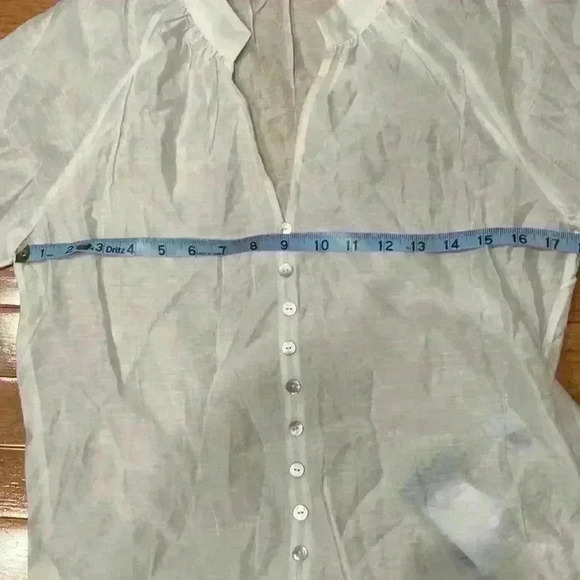 White 3/4 sleeve blouse with shell button detail - Picture 8 of 9